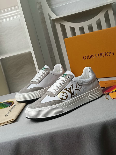 men LV shoes-011